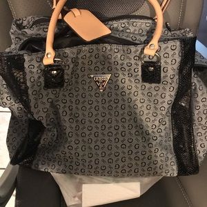 Guess weekender bag